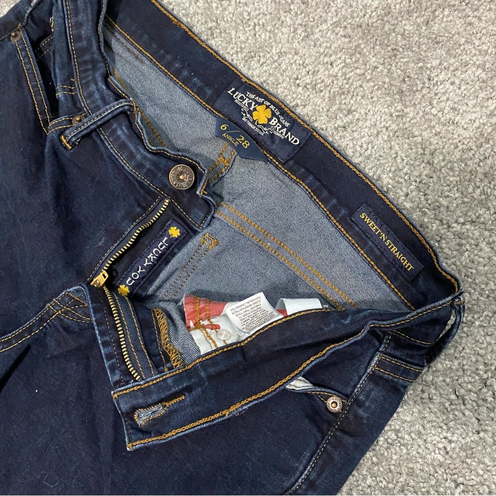 Lucky Brand dark wash jeans style sweet and straight